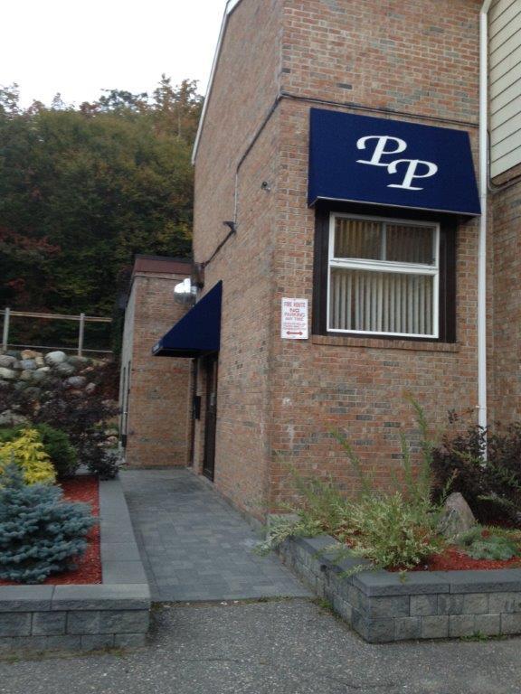 דירות Elliot Lake Paris Plaza מראה חיצוני תמונה